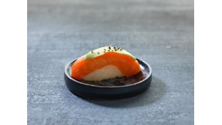 50. Laks Med Avocado Nigiri